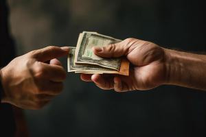 2025年最好通过的小额贷款，整合五个小额贷款是通过银行或其他金融机构向借款人提供的一种短期贷款。